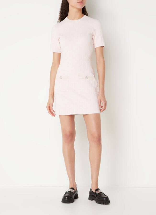 Maje Riviere fijngebreide mini jurk met opgestikte zakken en sierknopen