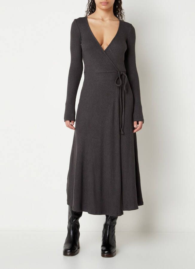 Mango Vega ribgebreide midi wikkeljurk met strikceintuur