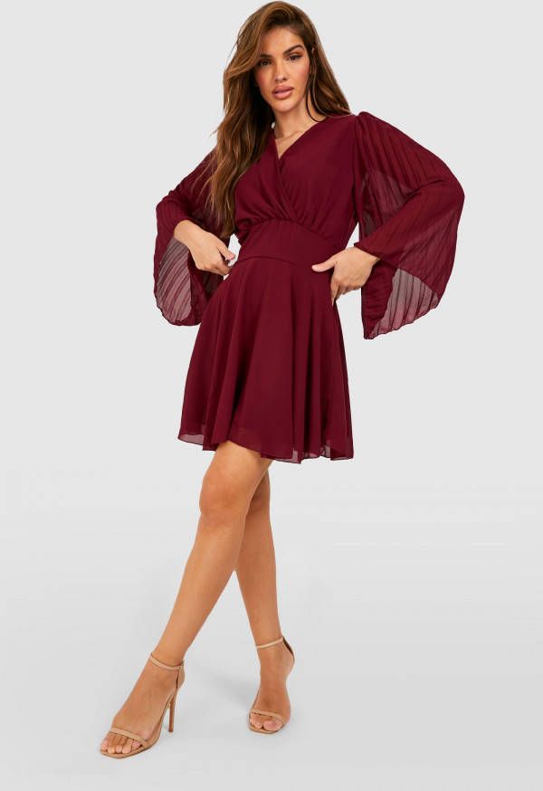 boohoo Geplooide Chiffon Skater Jurk Met Wijde Mouwen, Berry