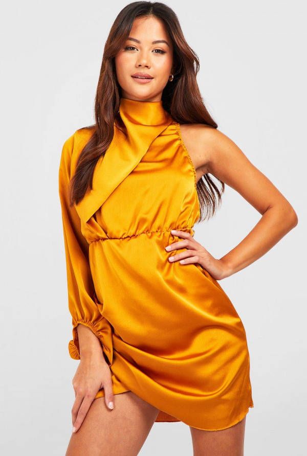 boohoo Petite Mini Jurk Met Hoge Hals En Eé, n Open Schouder, Gold