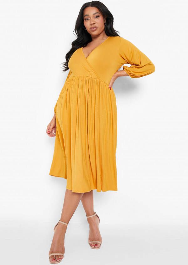 boohoo Plus Gesmokte Jersey Midi Wikkel Skater Jurk, Mustard