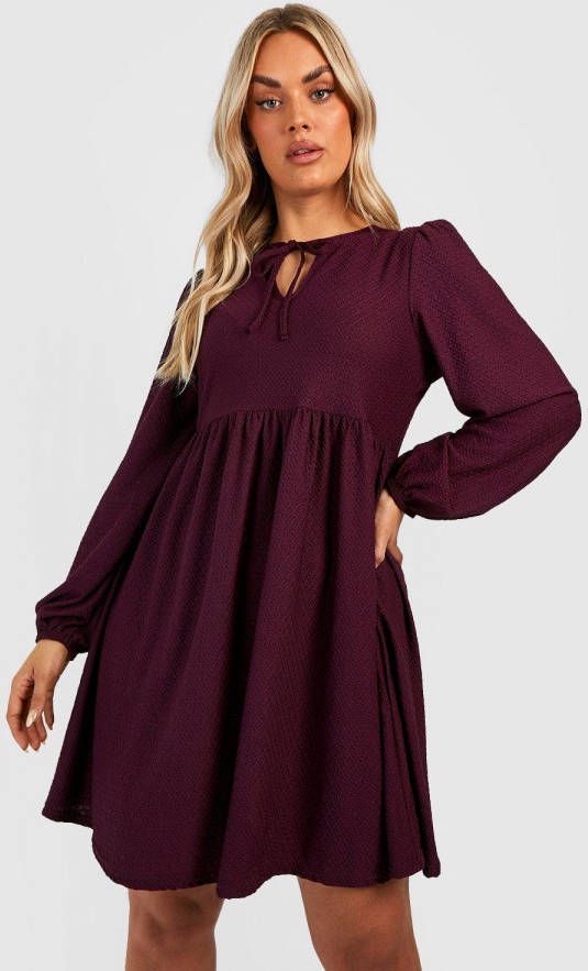 boohoo Plus Gesmokte Sleutelgat Jurk Met Textuur, Berry