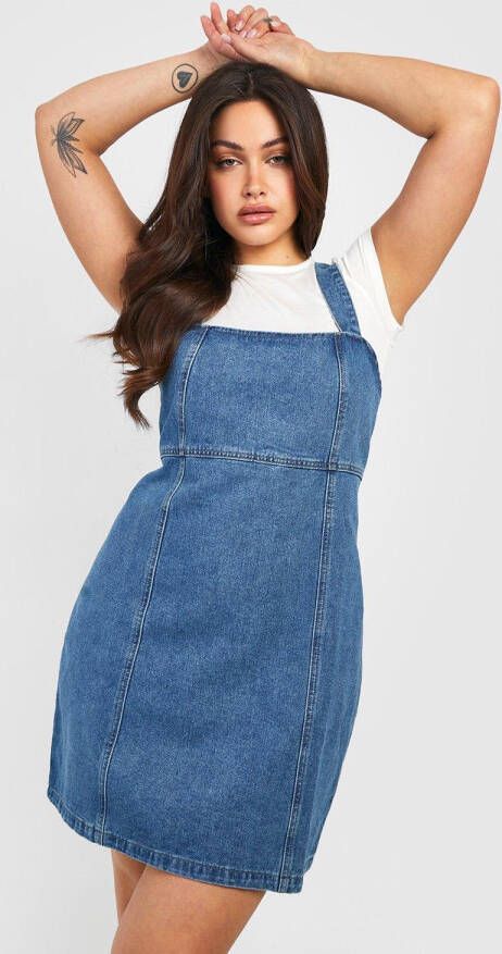 boohoo Plus Loshangende Pinafore Spijkerjurk, Mid Blue