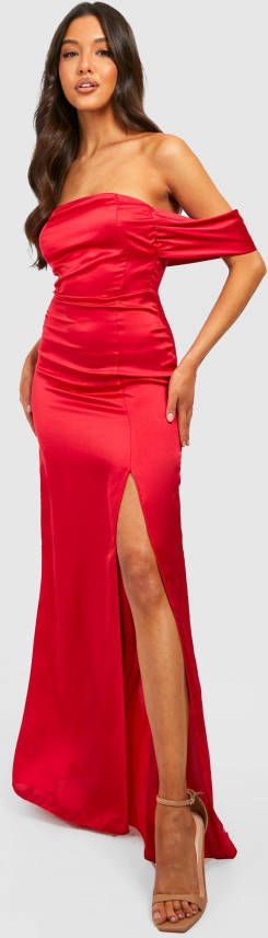 boohoo Satijnen Geplooide Off Shoulder Maxi Jurk, Red