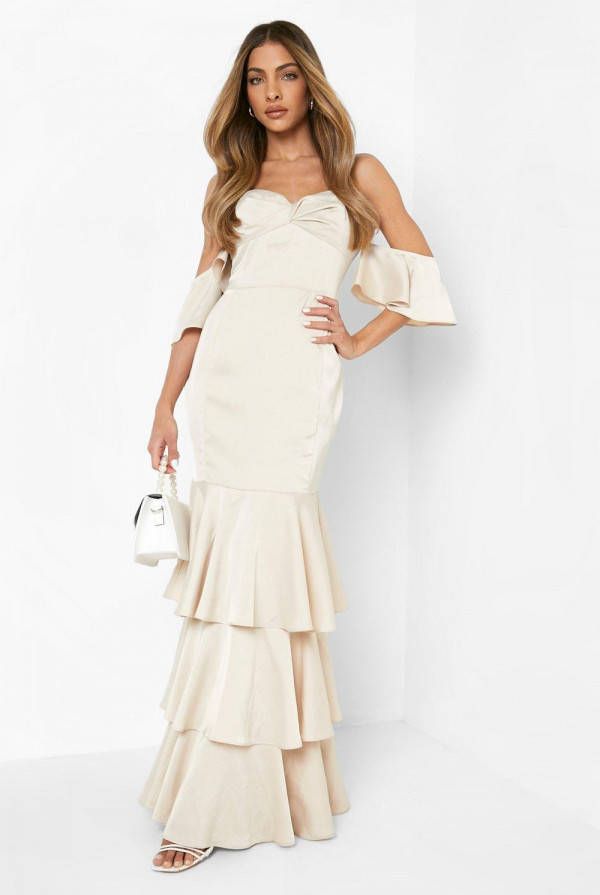 boohoo Satijnen Maxi Jurk Met Uitgesneden Schouders En Geplooide Zoom, Champagne