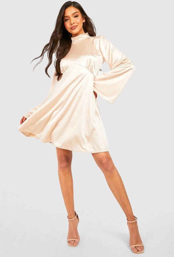 boohoo Skater Jurk Met Hoge Hals En Wijde Mouwen, Champagne