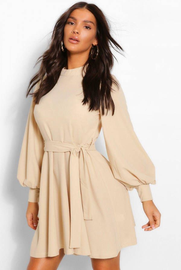 boohoo Skater Jurk Met Hoge Hals, Ballonmouwen En Ceintuur, Steenrood