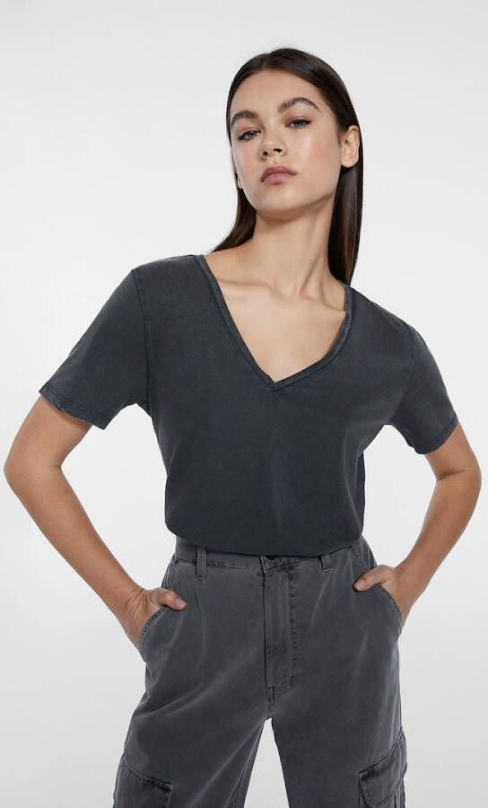 Stradivarius Basic Acid Wash T Shirt Met V Hals Donkergrijs