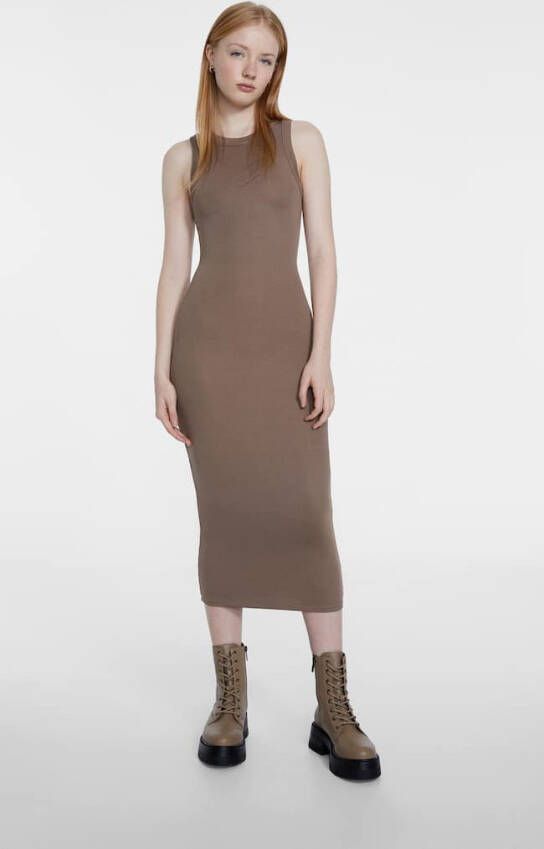 Stradivarius Geribde Midi Jurk Met Halter Bruin