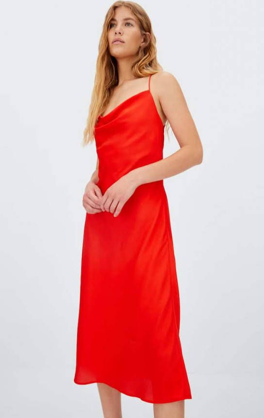 Stradivarius Gesatineerde Jurk Met Rug In Korsetstijl Rood