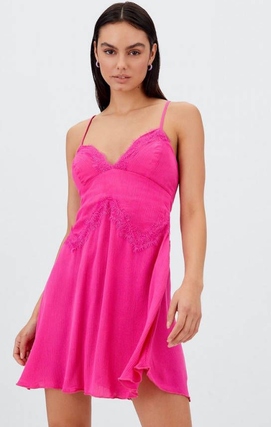 Stradivarius Jurk Met Bandjes En Kanten Afwerking Fuchsia