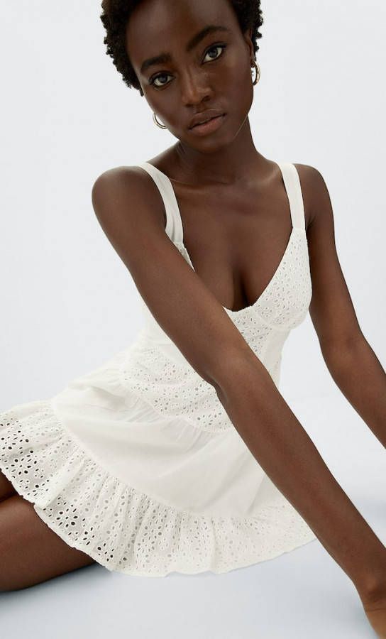 Stradivarius Korte Jurk Met Korsetlook En Zwitsers Borduursel Wit