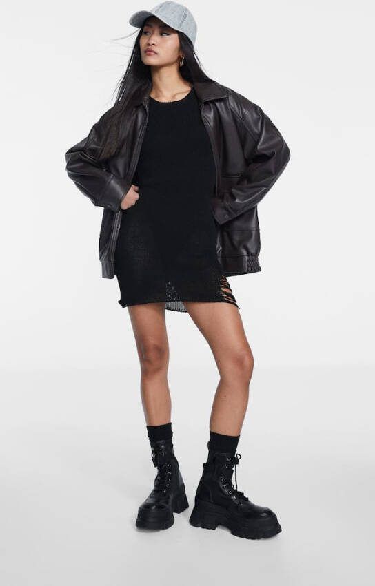 Stradivarius Korte Tricot Jurk Met Scheuren Zwart