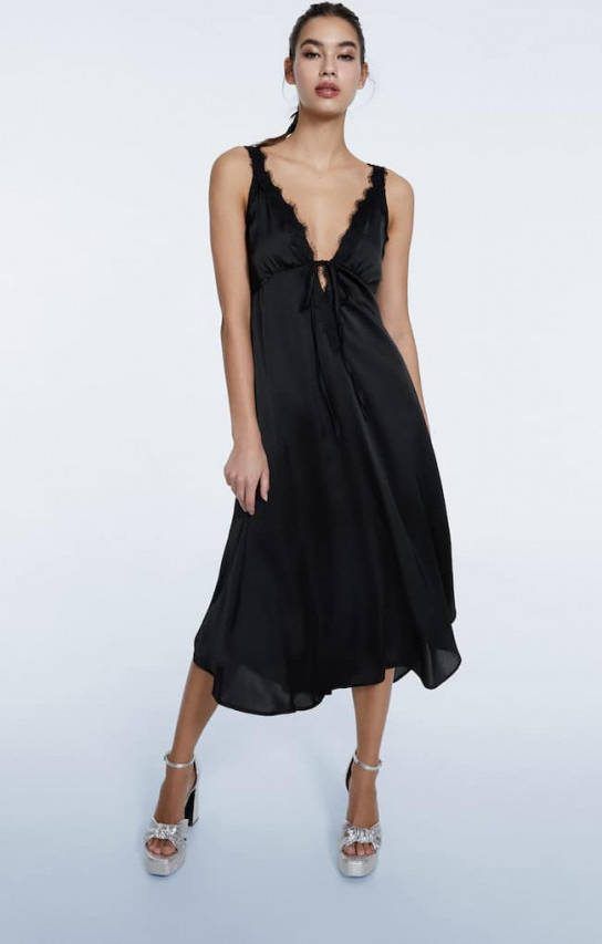 Stradivarius Midi Jurk Met Lingerielook Zwart
