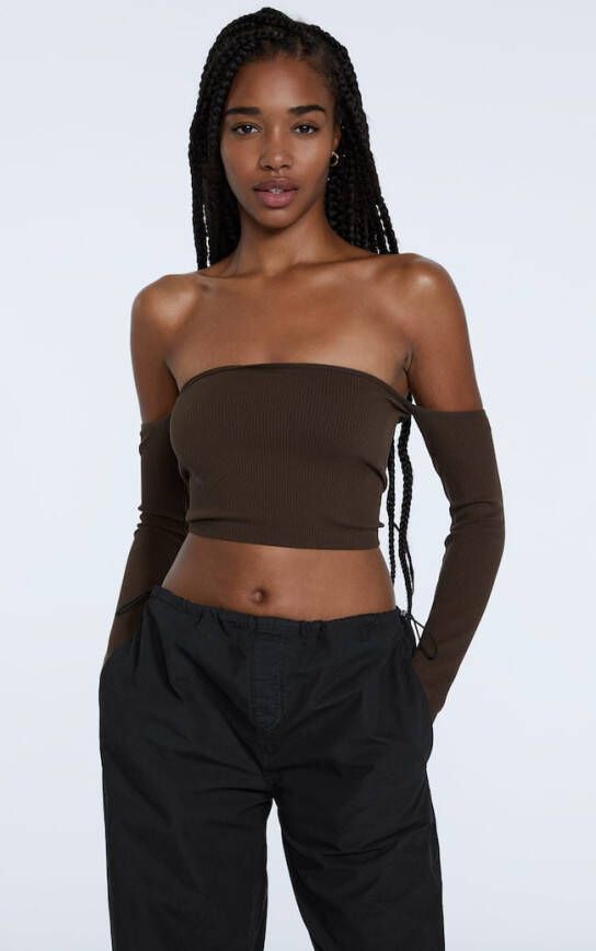 Stradivarius Naadloos T Shirt Met Blote Schouders Bruin