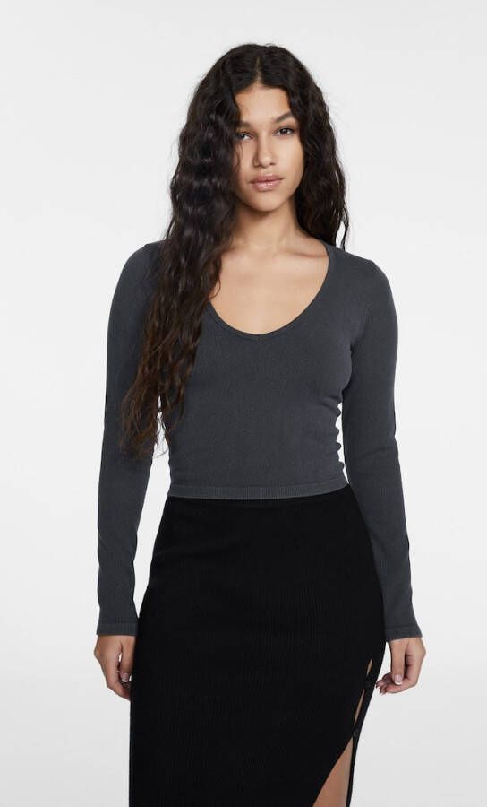 Stradivarius Naadloos T Shirt Met V Hals Donkergrijs