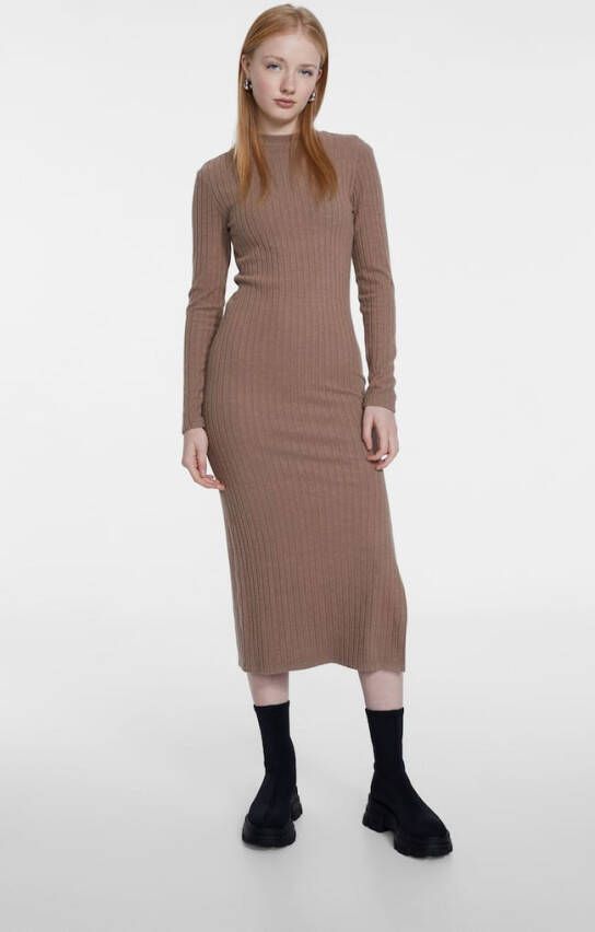 Stradivarius Soft Touch Geribde Midi Jurk Bruin