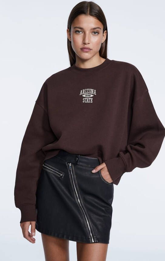 Stradivarius Sweater Met Borduursel Bruin