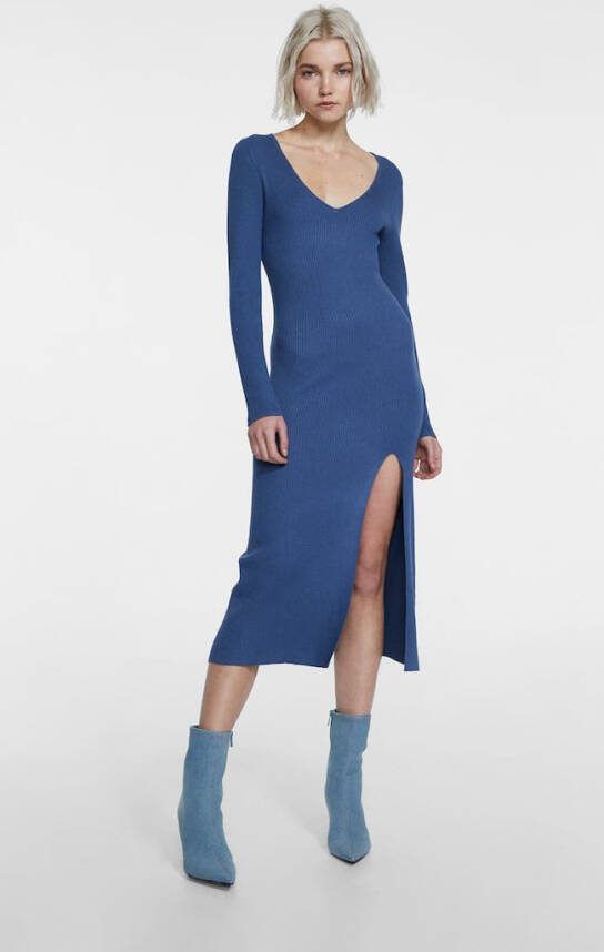 Stradivarius Tricot Midi Jurk Met V Hals Blauwachtig