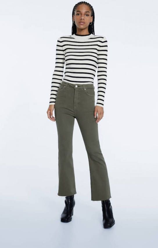 Stradivarius Twill Cropped Broek Met Klokkende Pijpen Kaki 36