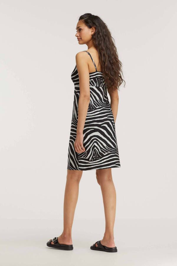 Geisha A lijn jurk NOA met zebraprint zwart/wit